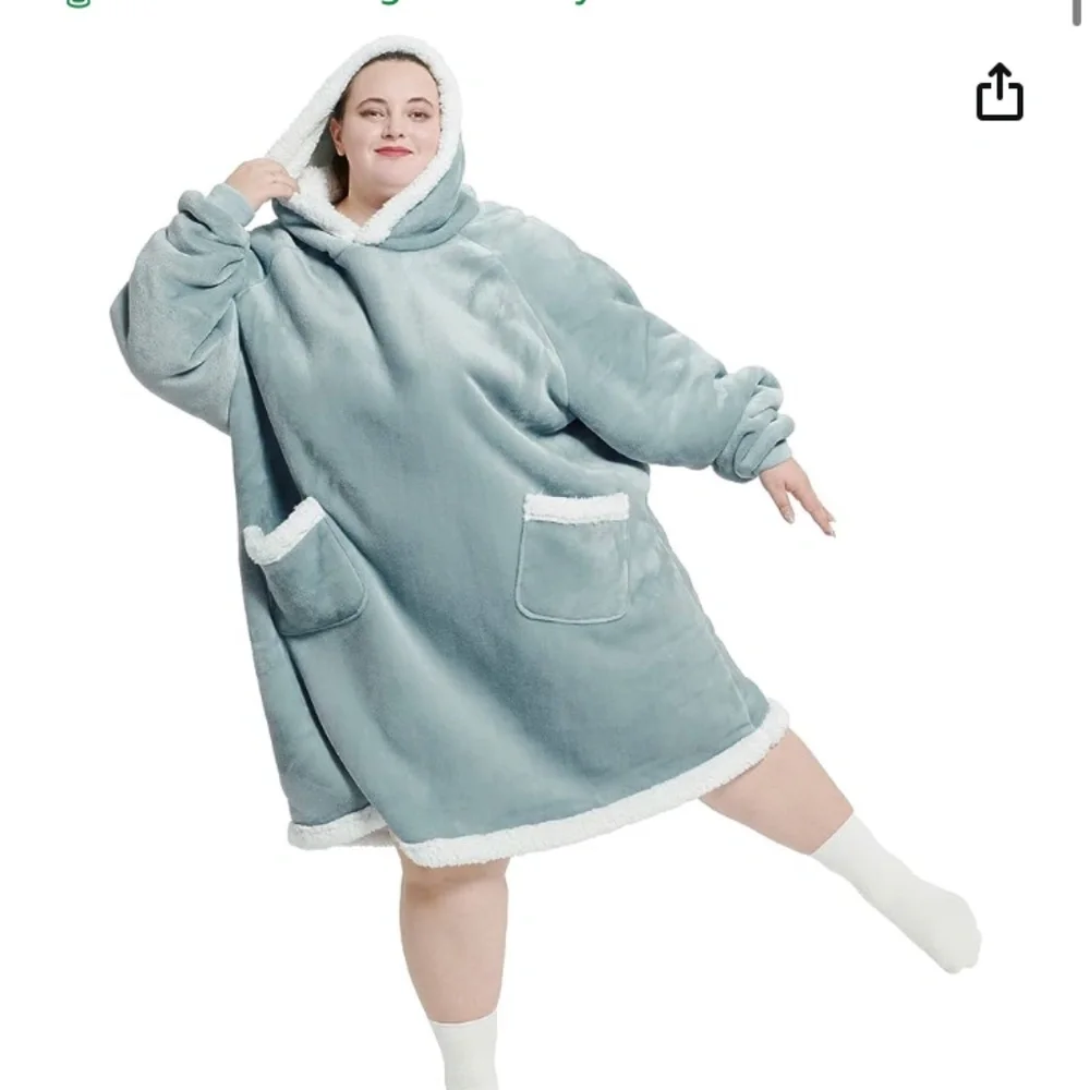 NEW IN BOX Bedsure wearable blanket